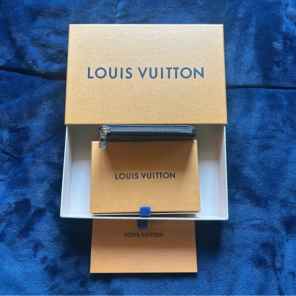 Authentic Louis Vuitton Damier Ebene Key Pouch- Black - Picture 5 of 7